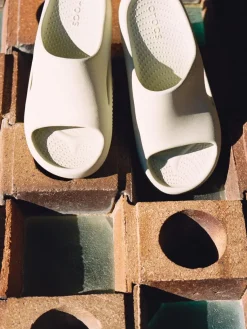 Crocs Mellow Recovery Slides