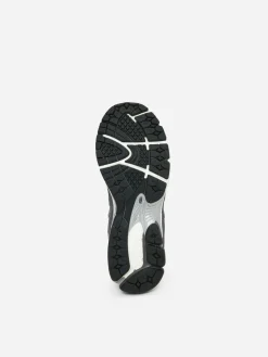 New Balance 2002R Trainers