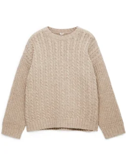 Relaxed Cable-Knit Jumper