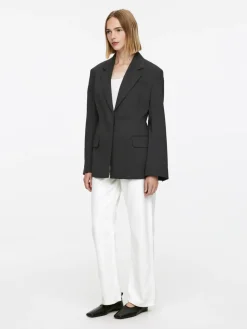 Slim Single-Breasted Blazer